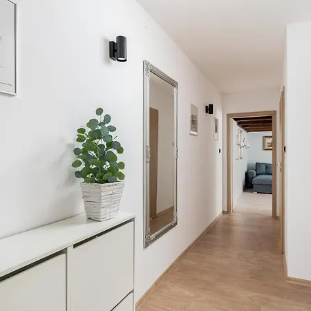 Starowislna 37 With Mezzanine By Bookinghost Lejlighed *