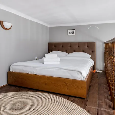 Starowislna 37 With Mezzanine By Bookinghost Apartman